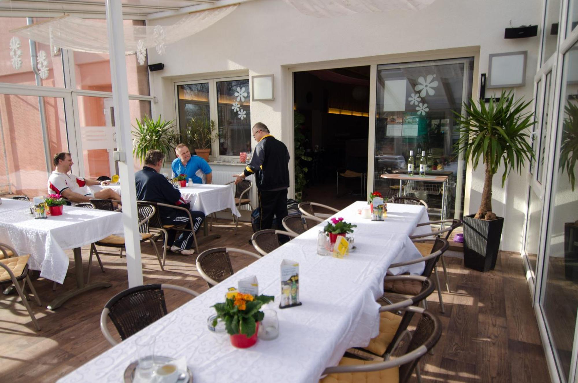 Hotel Khail Maria Lanzendorf ภายนอก รูปภาพ